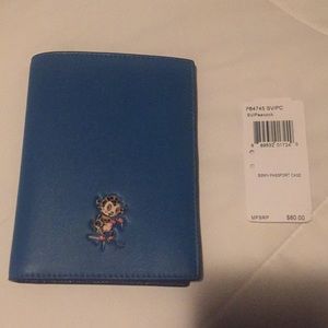 Coach base man passport case, NWT.